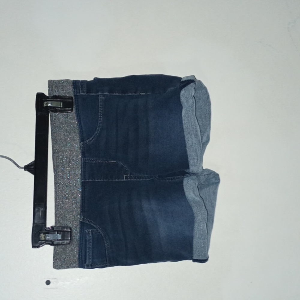 Shorts with elastic band